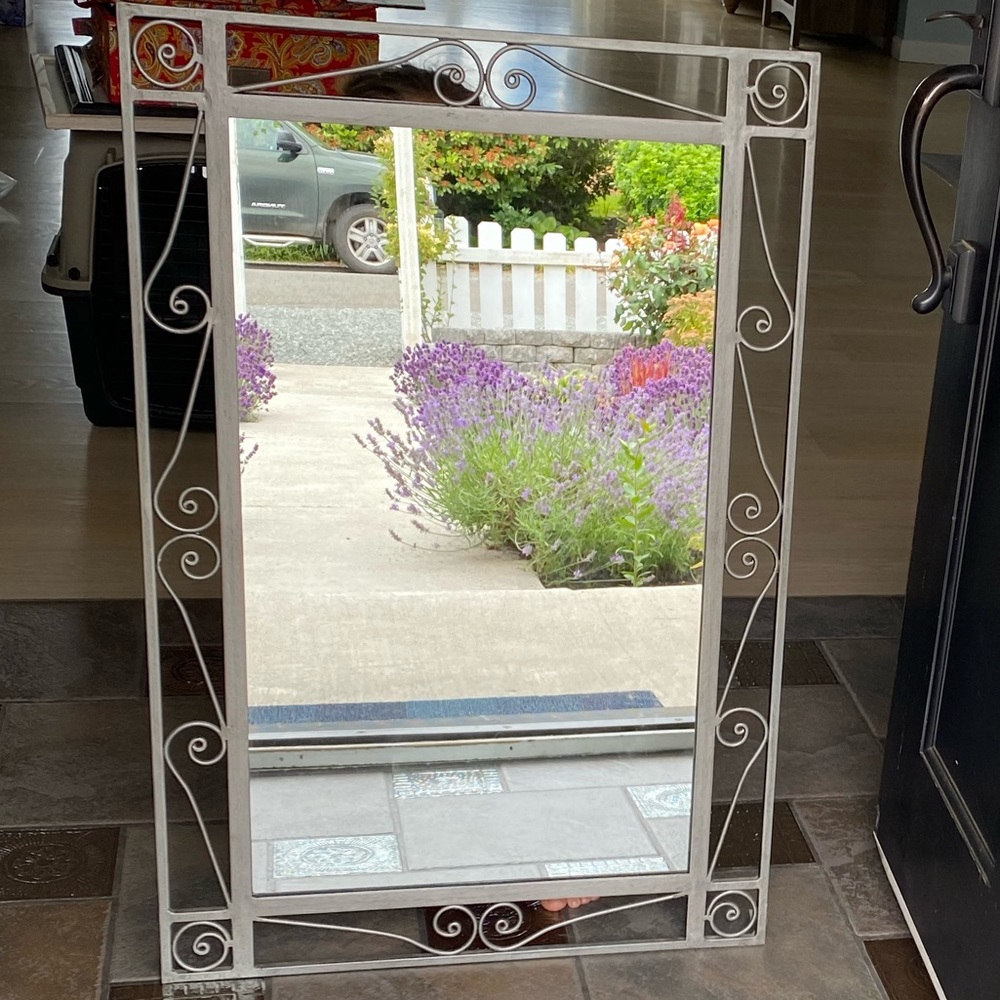 Wall mirror